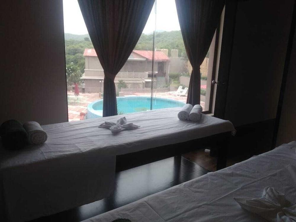 Araliayas Resort & Spa Udaipur Esterno foto