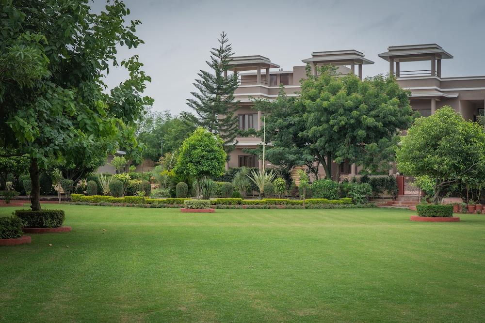 Araliayas Resort & Spa Udaipur Esterno foto
