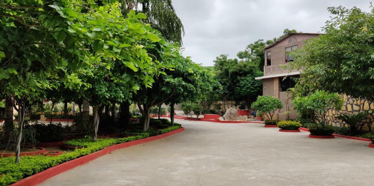 Araliayas Resort & Spa Udaipur Esterno foto
